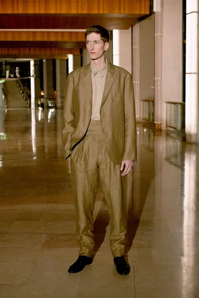 Look 23